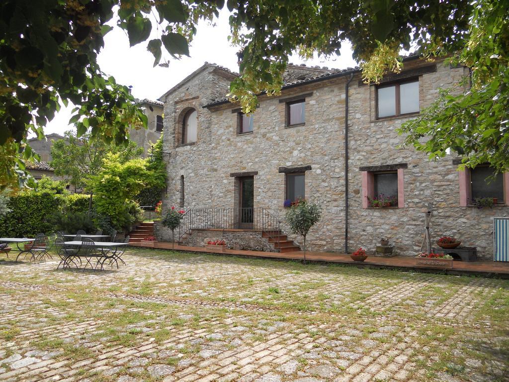 Il Giardino Degli Ulivi Castelraimondo Exterior foto